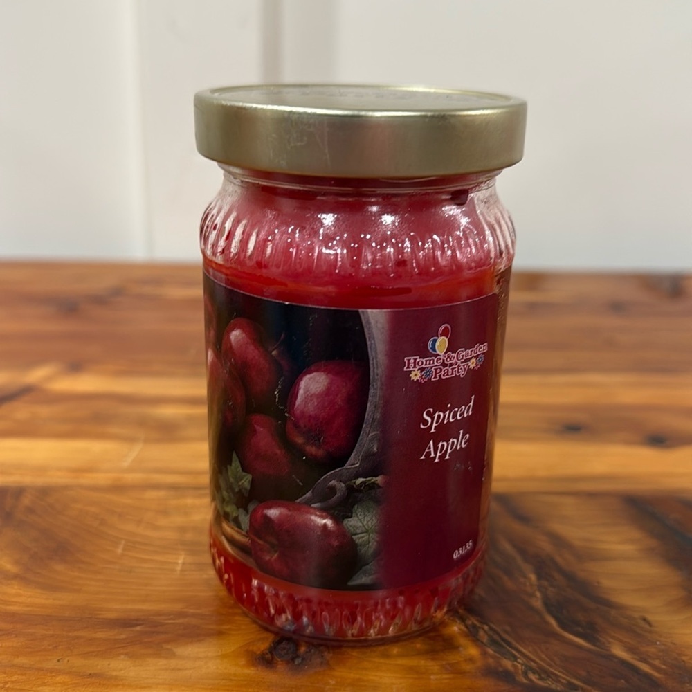 NEW Home & Garden Party Spiced Apple Jar Candle